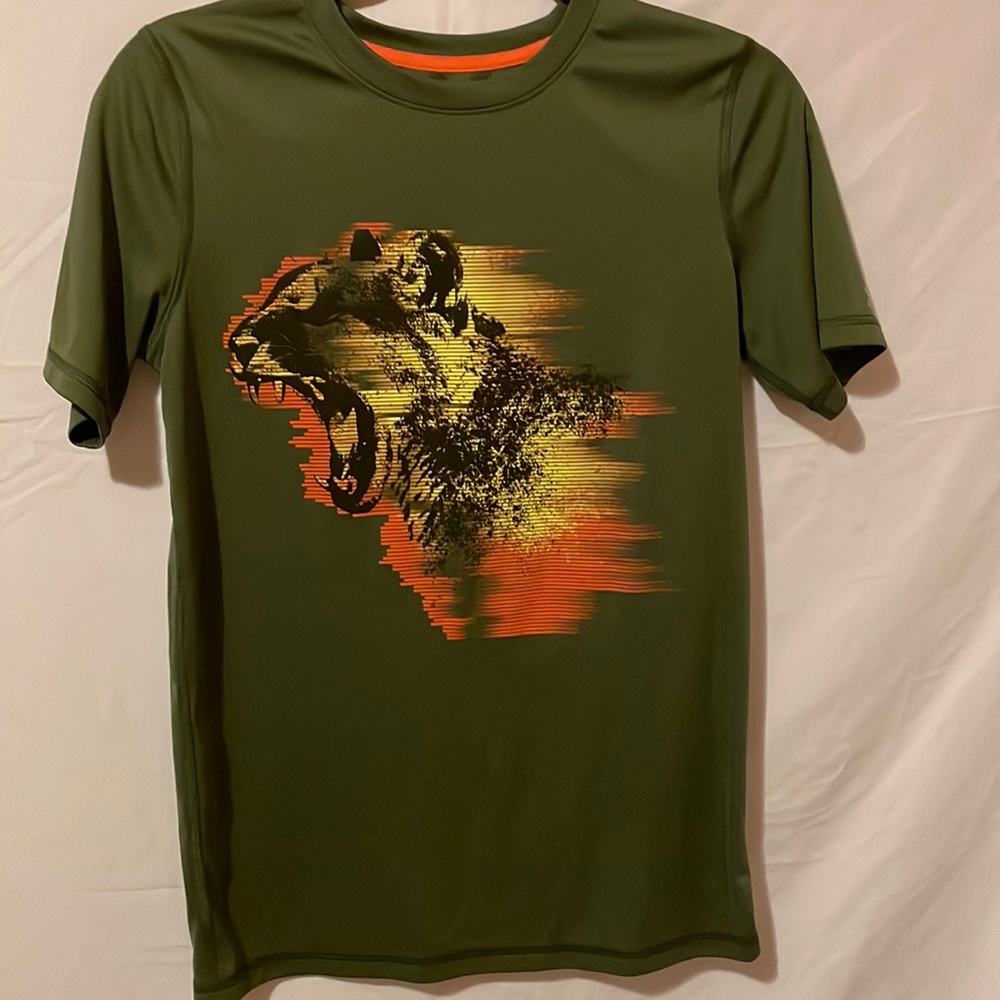 Green short-sleeved t-shirt with an orange accent color.